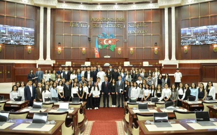 Qarabağ Universitetinin tələbələri Milli Məclisdə oldular