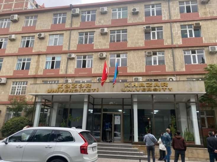 ​Xəzər Universitetində tələbə bıçaqlandı