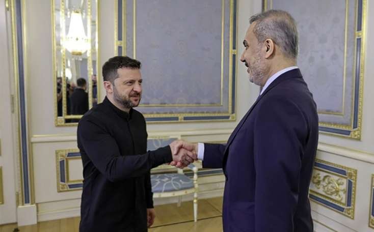 Zelenski Hakan Fidanı qəbul etdi -
