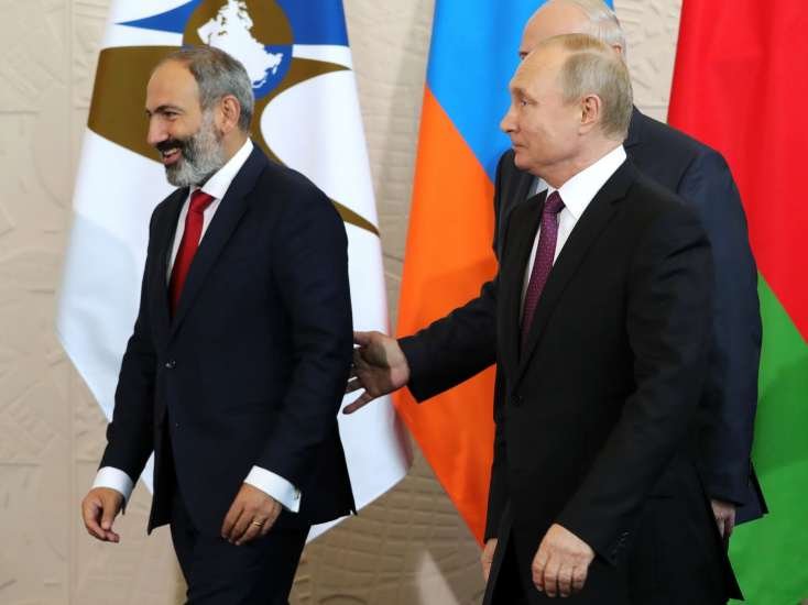 Paşinyan və Putin telefon danışğı apardı