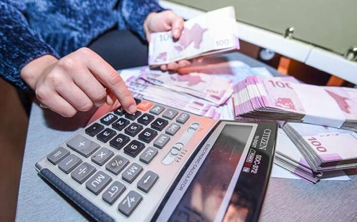 Orta aylıq əmək haqqı 1100 manatı ötdü