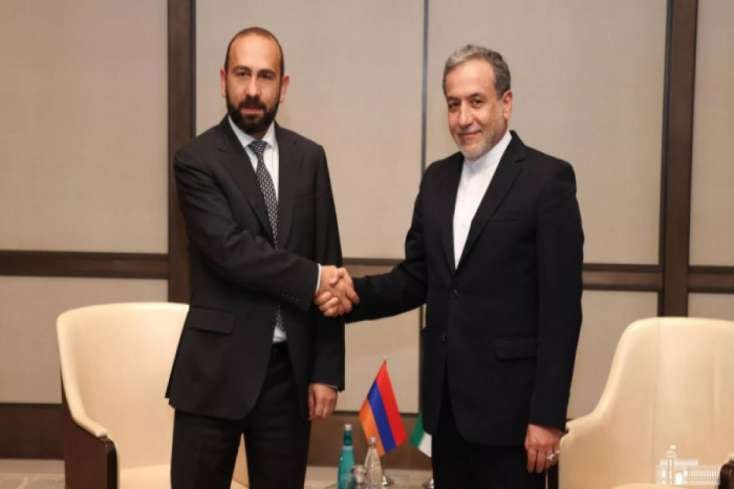 Araqçi və Mirzoyan telefon danışığı apardı