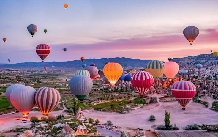 Türkiyədə hava balonu yer çırpıldı -