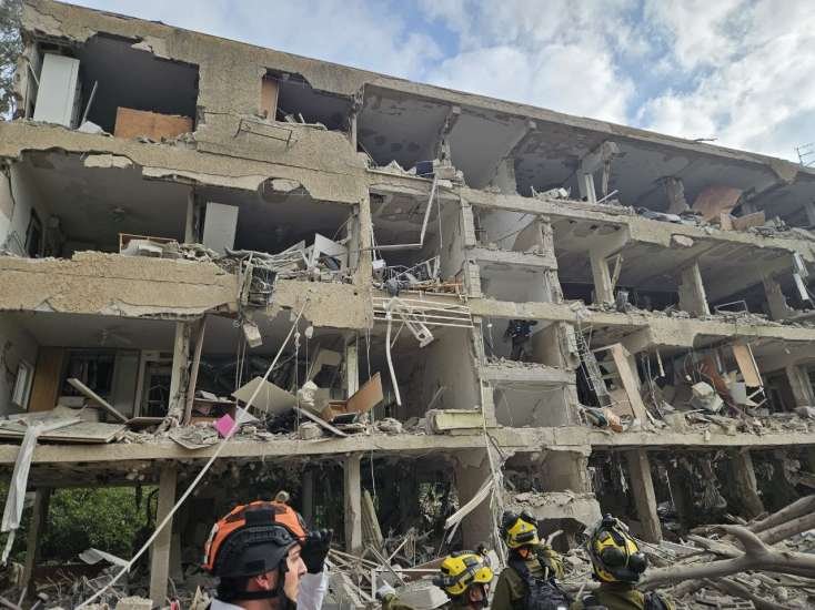 İran İsrailə  ballistik raketlər atdı