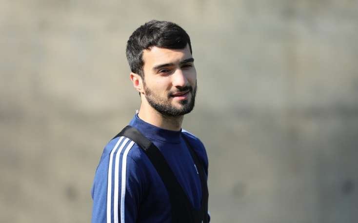 Mahir Emreli Avropanın tarixi klubu ilə müqavilə imzaladı