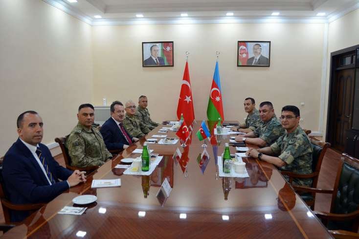 Türkiyə nümayəndə heyəti Azərbaycanın Quru Qoşunları Komandanlığında oldu