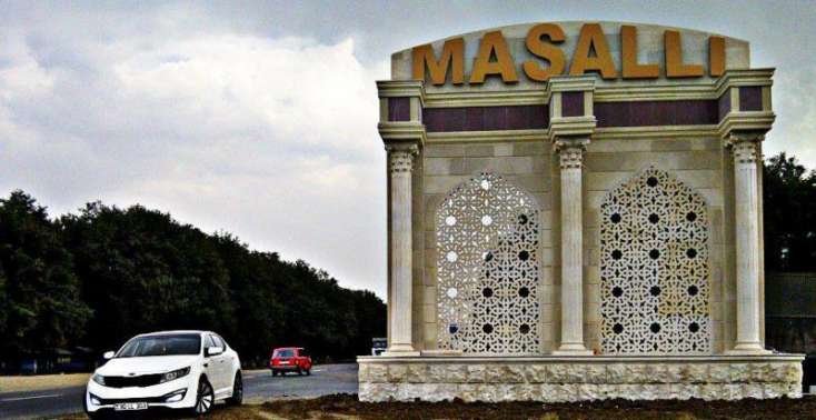Masallıda kürəkən 4 nəfərə xəsarət yetirdi,