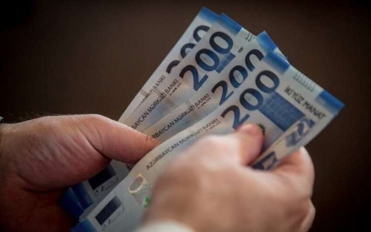 Orta aylıq əməkhaqqı 1400 manata yaxınlaşdı