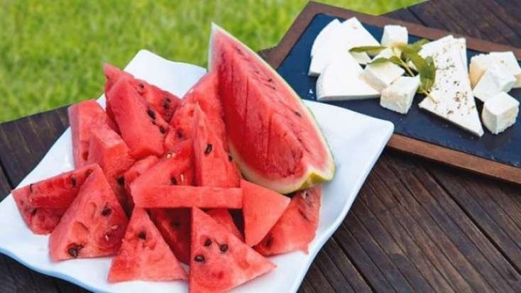 Qarpızı bu qidalarla yemək zəhərlənməyə səbəb olur
