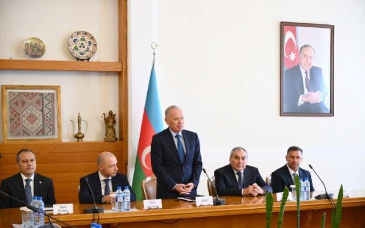 Yeni hakimlər kollektivə təqdim olundu